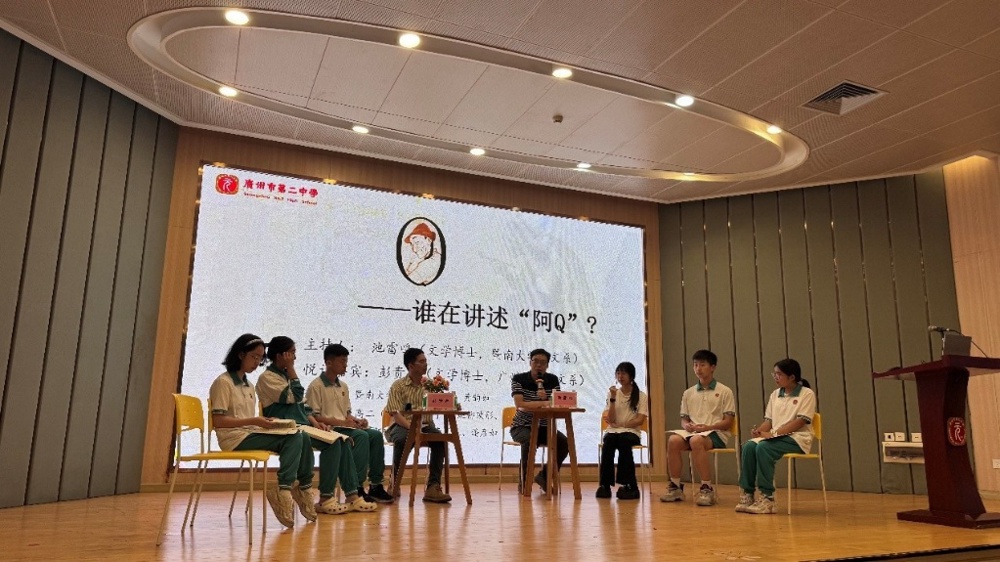 一群人站在台上

AI 生成的内容可能不正确。