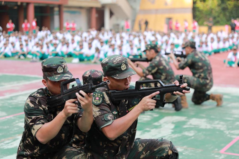 图28 教官们精彩的表演