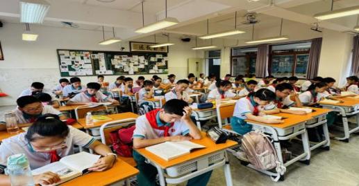 图13 训练之余，静心阅读