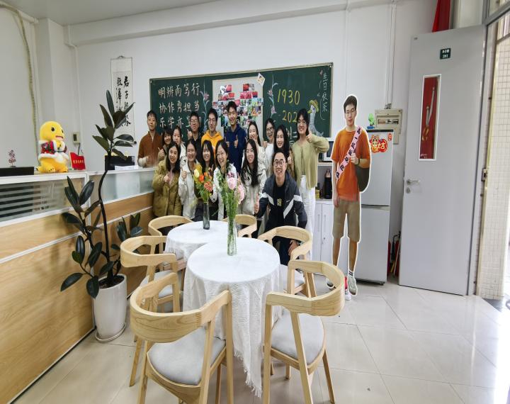 7AF301F824F5F664A3A00B7FDF696856