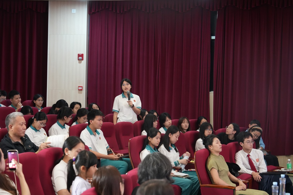 4.学生踊跃提问 (1)